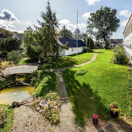 1 Bedroom Lovely In *